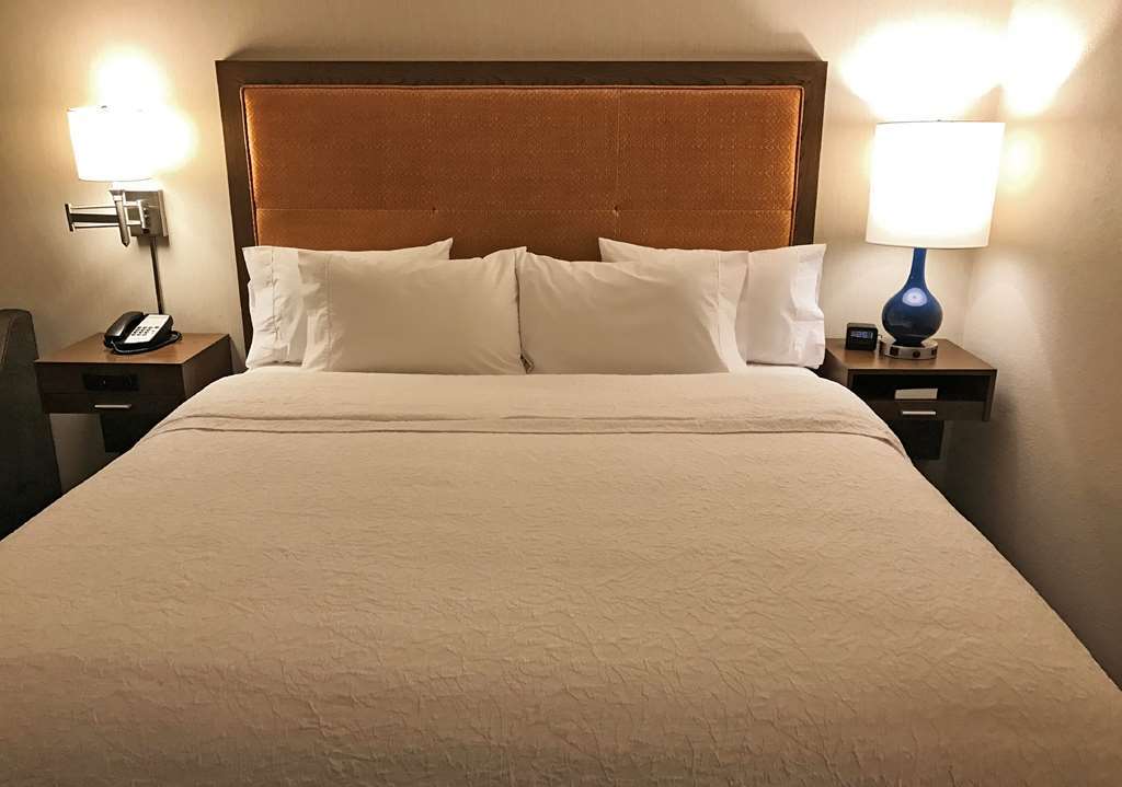 Hampton Inn By Hilton פורט סמית' חדר תמונה